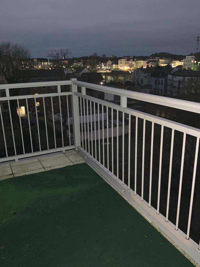 Sudstadt-fewo Mit Grossem Balkon Nahe Und - Uber Den Dachern Von Whv Apartment Wilhelmshaven