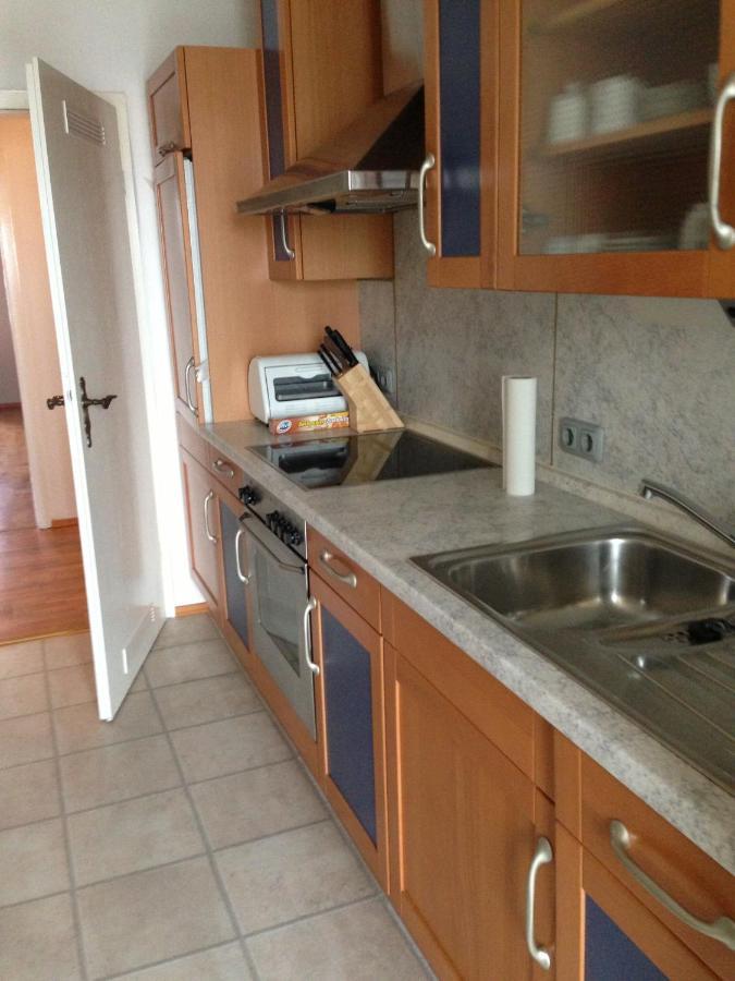 Sudstadt-fewo Mit Grossem Balkon Nahe Und - Uber Den Dachern Von Whv Apartment *